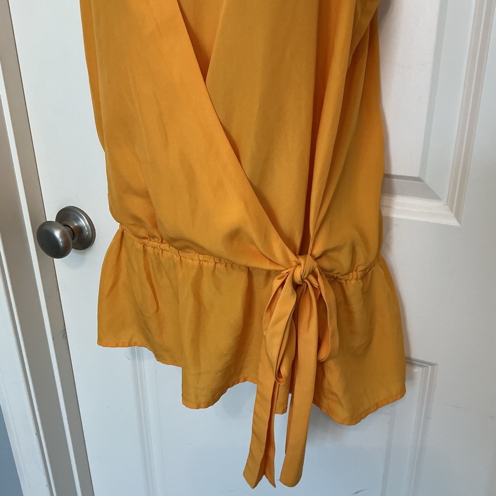 Michael Kors Gold/ Yellow Faux Wrap Side Tie Sleeveless Peplum Top Size Large - Picture 4 of 8